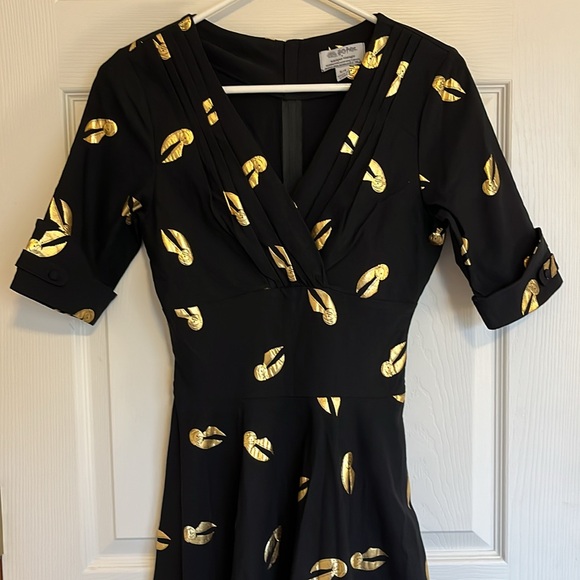 Unique Vintage x Harry Potter Wizarding World Black w/ Gold Snitch Fit & Flare - Picture 2 of 11